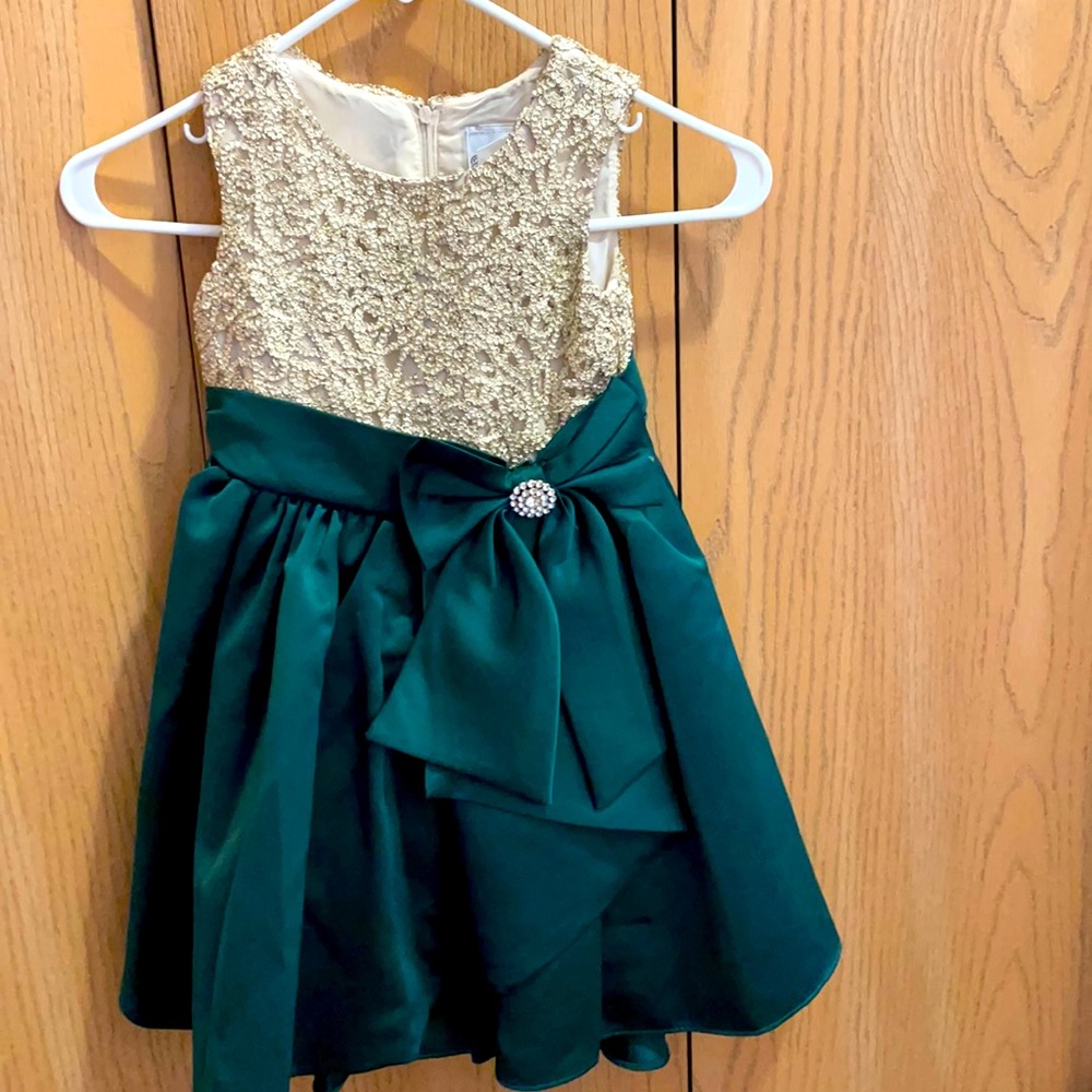 Girls Macy’s dress. Elegant dress. Christmas dress